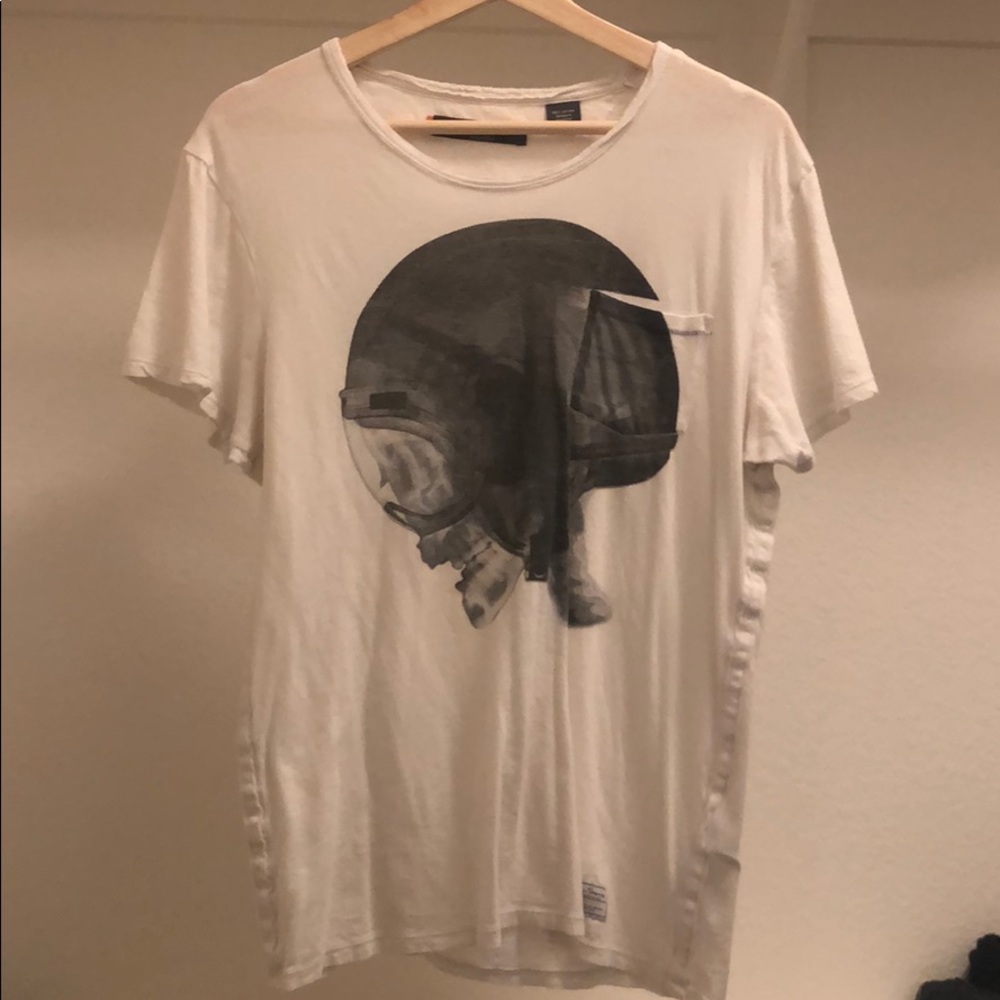Men’s white T shirt with skull design
